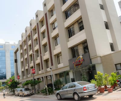 https://imgcld.yatra.com/ytimages/image/upload/t_hotel_yatra_city_desktop/v1430205834/Domestic Hotels/Hotels_Ahmedabad/Platinum Residency/Hotel-Exterior.jpg